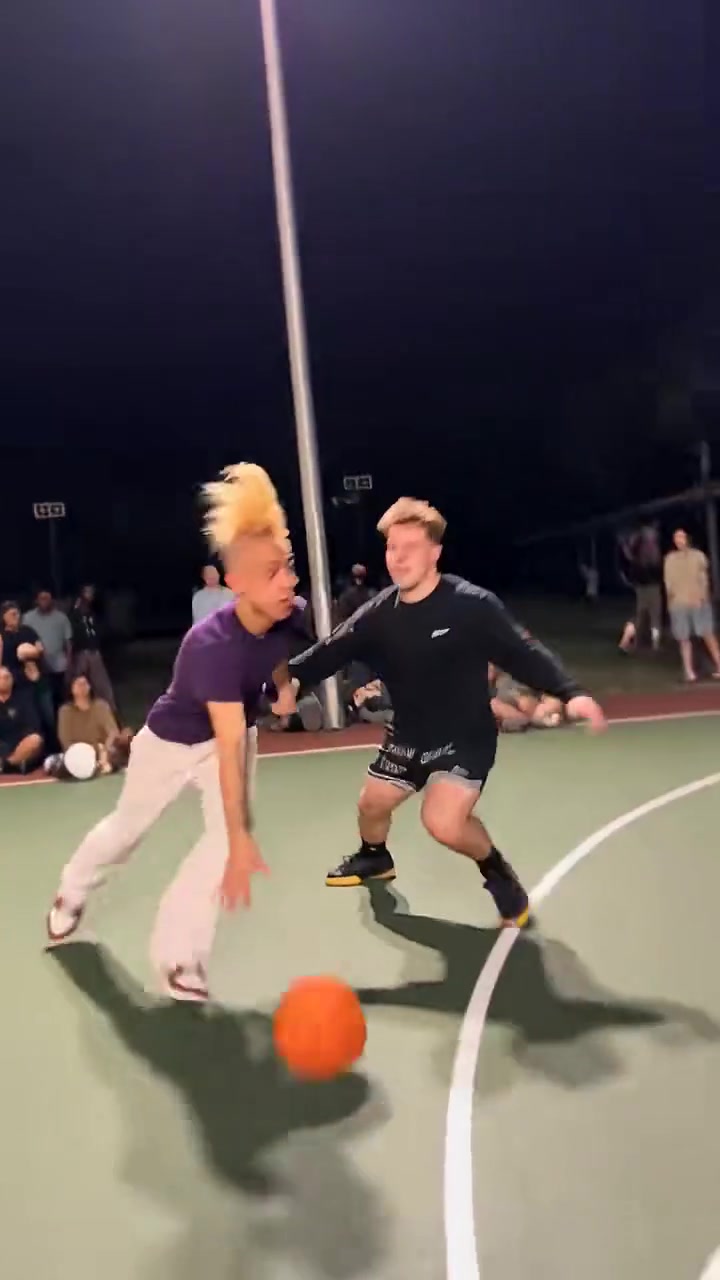 Opening reference scene: dunker and defender performers